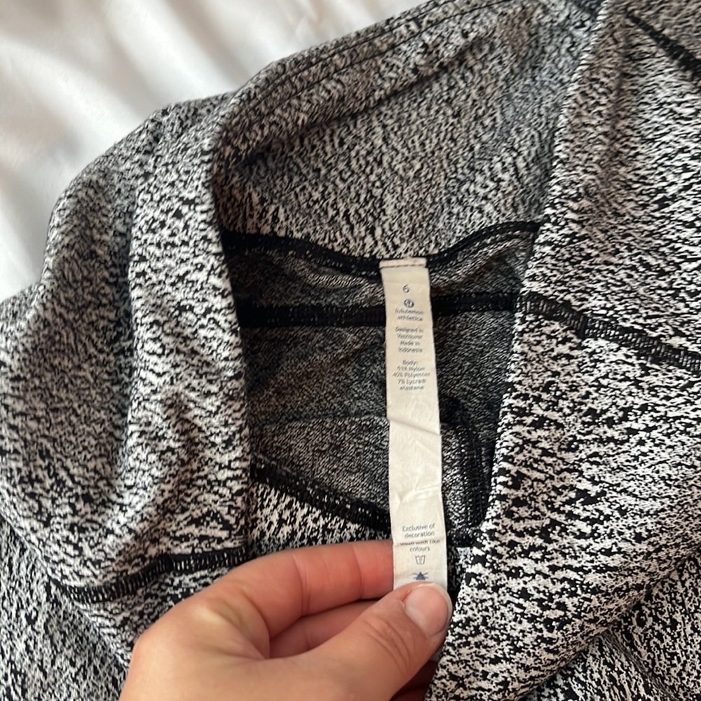 Lululemon leggings, black and white women’s size 6 - Picture 3 of 7